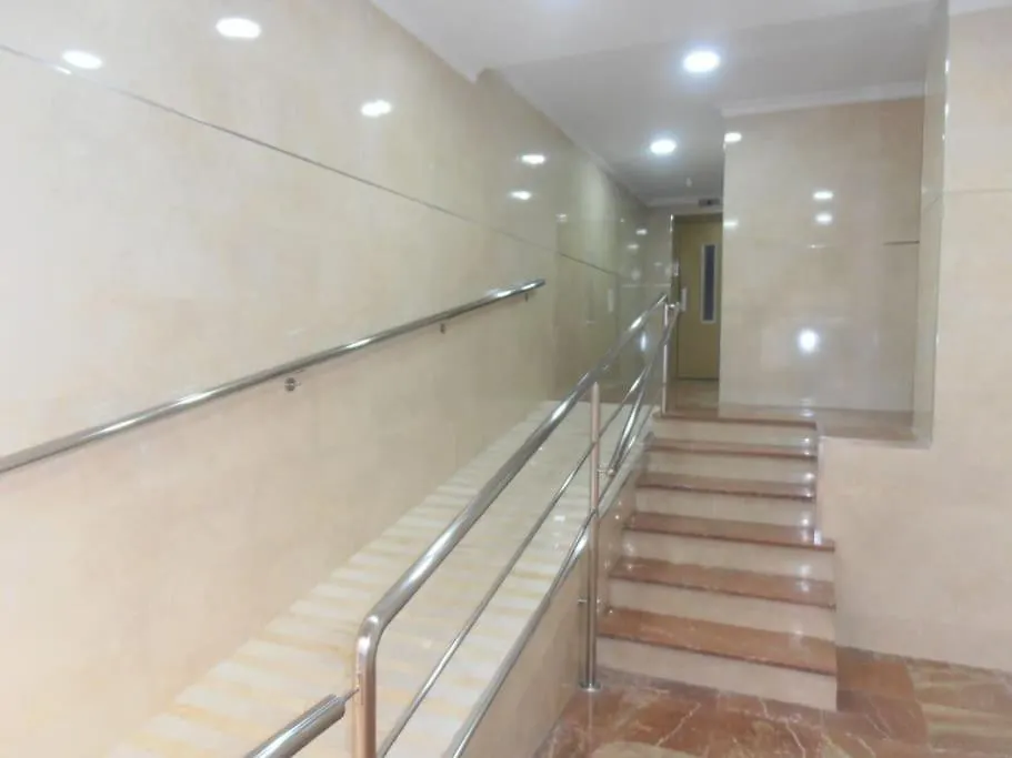 3 Bedrooms City Center And Beach مالقة 0*,