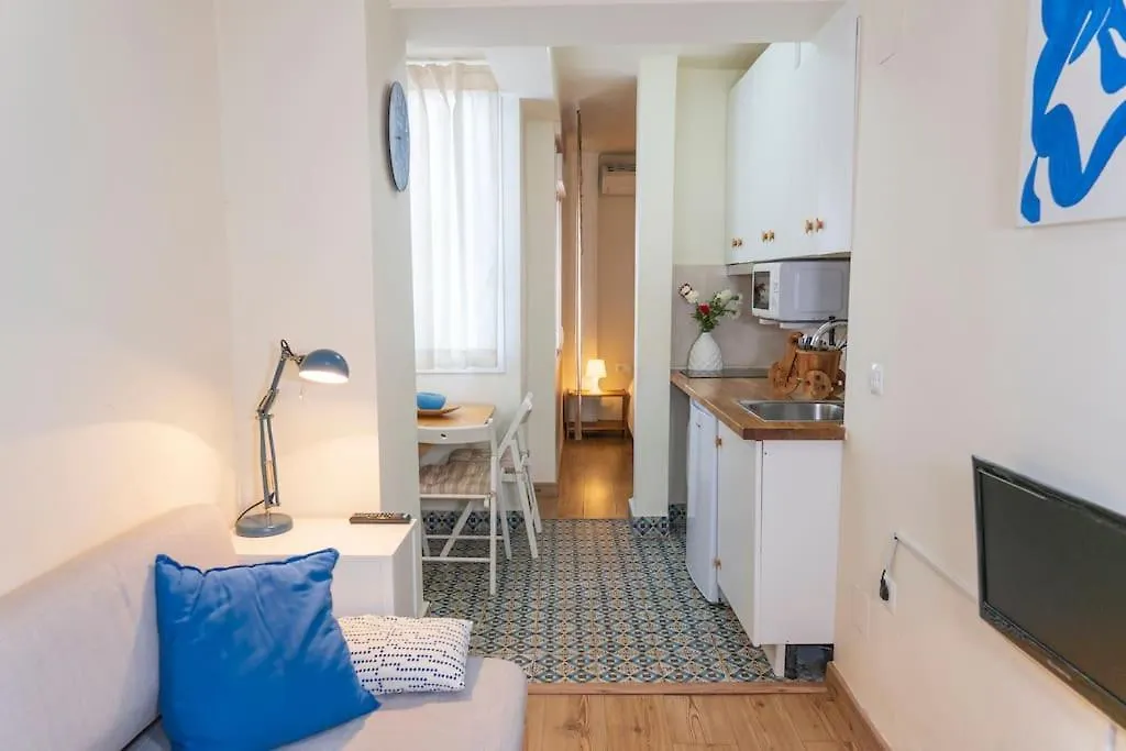 3 Bedrooms City Center And Beach مالقة