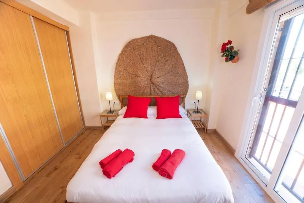 3 Bedrooms City Center And Beach Malaga Apartment